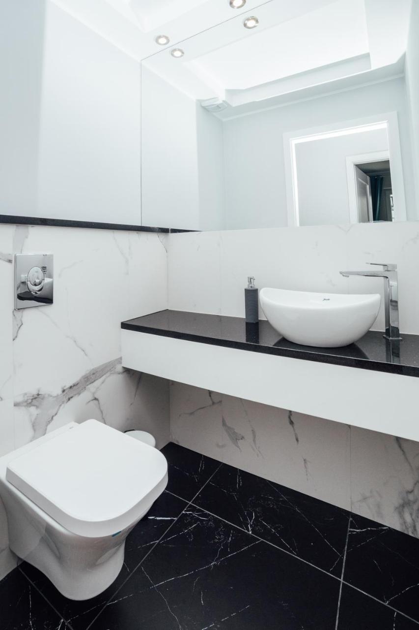 Pobookowane Chmielna Apartments Old Town Гданьск Экстерьер фото