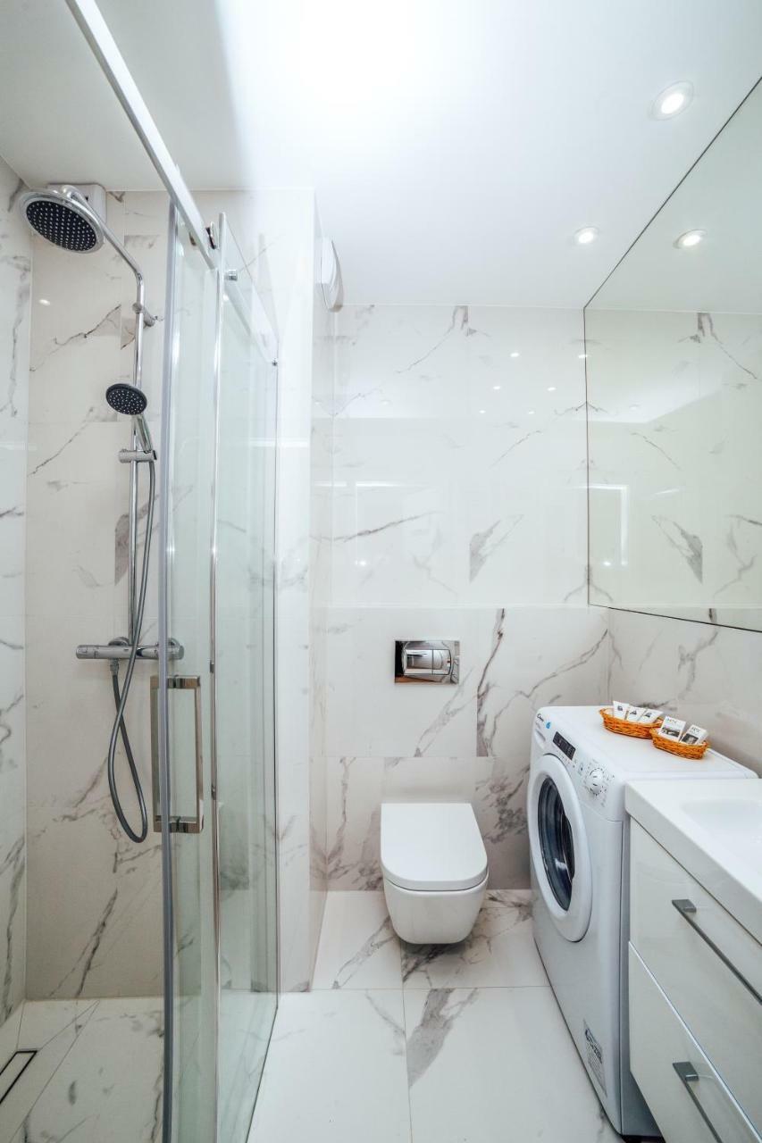 Pobookowane Chmielna Apartments Old Town Гданьск Экстерьер фото